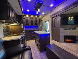 2019 FOREST RIVER CHEROKEE ARCTIC WOLF 285RL4