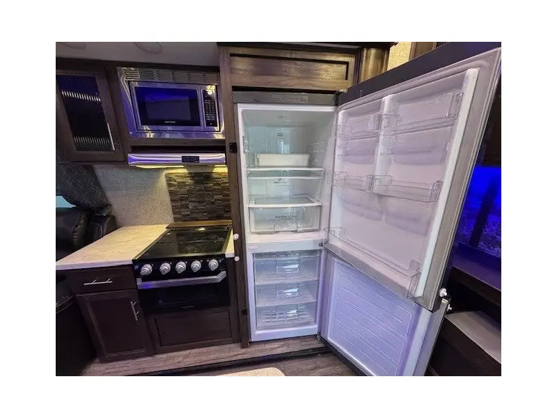 2019 FOREST RIVER CHEROKEE ARCTIC WOLF 285RL4