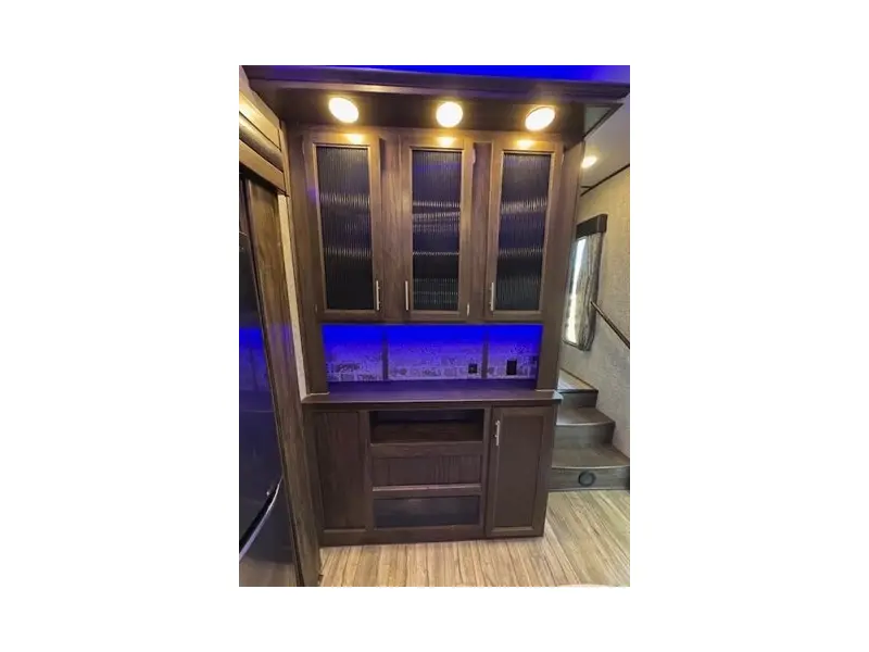 2019 FOREST RIVER CHEROKEE ARCTIC WOLF 285RL4