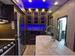 2019 FOREST RIVER CHEROKEE ARCTIC WOLF 285RL4