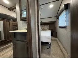 2019 FOREST RIVER CHEROKEE ARCTIC WOLF 285RL4