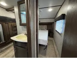 2019 FOREST RIVER CHEROKEE ARCTIC WOLF 285RL4