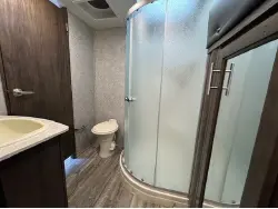 2019 FOREST RIVER CHEROKEE ARCTIC WOLF 285RL4