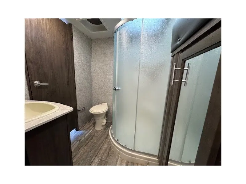 2019 FOREST RIVER CHEROKEE ARCTIC WOLF 285RL4