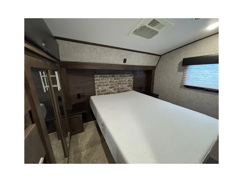 2019 FOREST RIVER CHEROKEE ARCTIC WOLF 285RL4