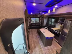 2019 FOREST RIVER CHEROKEE ARCTIC WOLF 285RL4