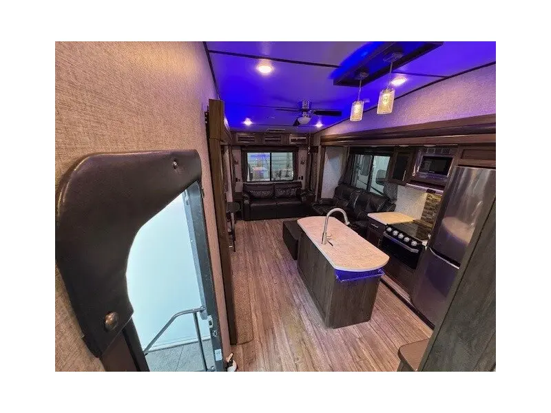2019 FOREST RIVER CHEROKEE ARCTIC WOLF 285RL4