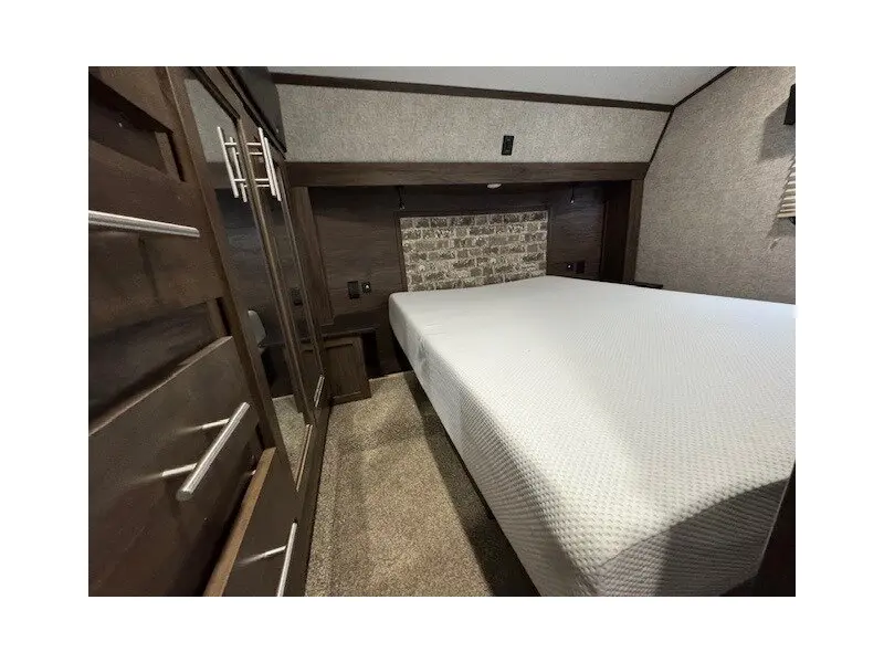 2019 FOREST RIVER CHEROKEE ARCTIC WOLF 285RL4