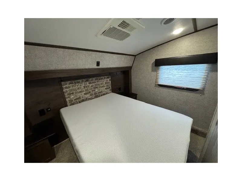 2019 FOREST RIVER CHEROKEE ARCTIC WOLF 285RL4