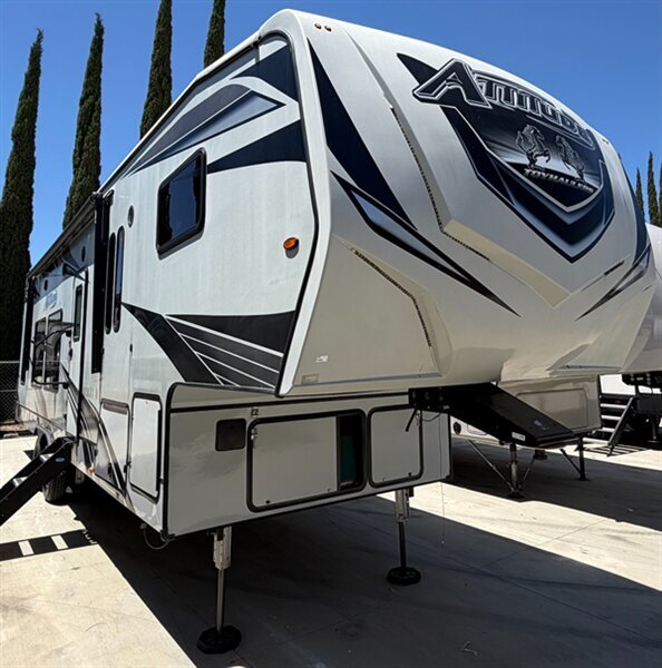 2021 Eclipse Rv Attitude 3322SAG in banning CA