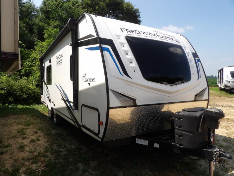 2022 Coachmen Freedom Express Ultra Lite 246RKS in janesville WI