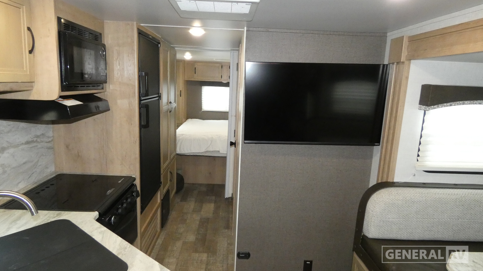 2021 Winnebago MINNIE 2500FL in dover FL