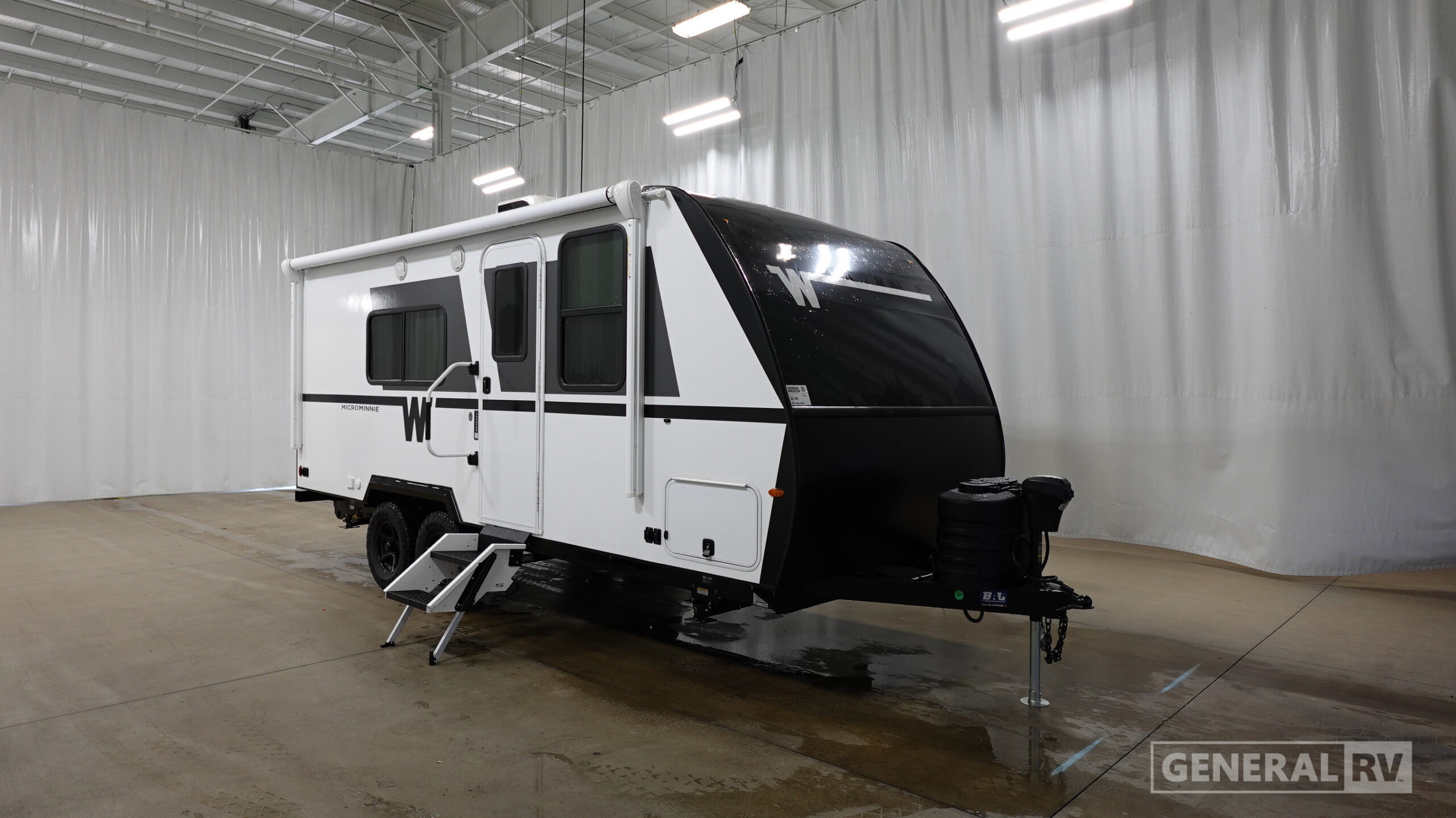 2027 Winnebago MICRO MINNIE 2000FRB RV