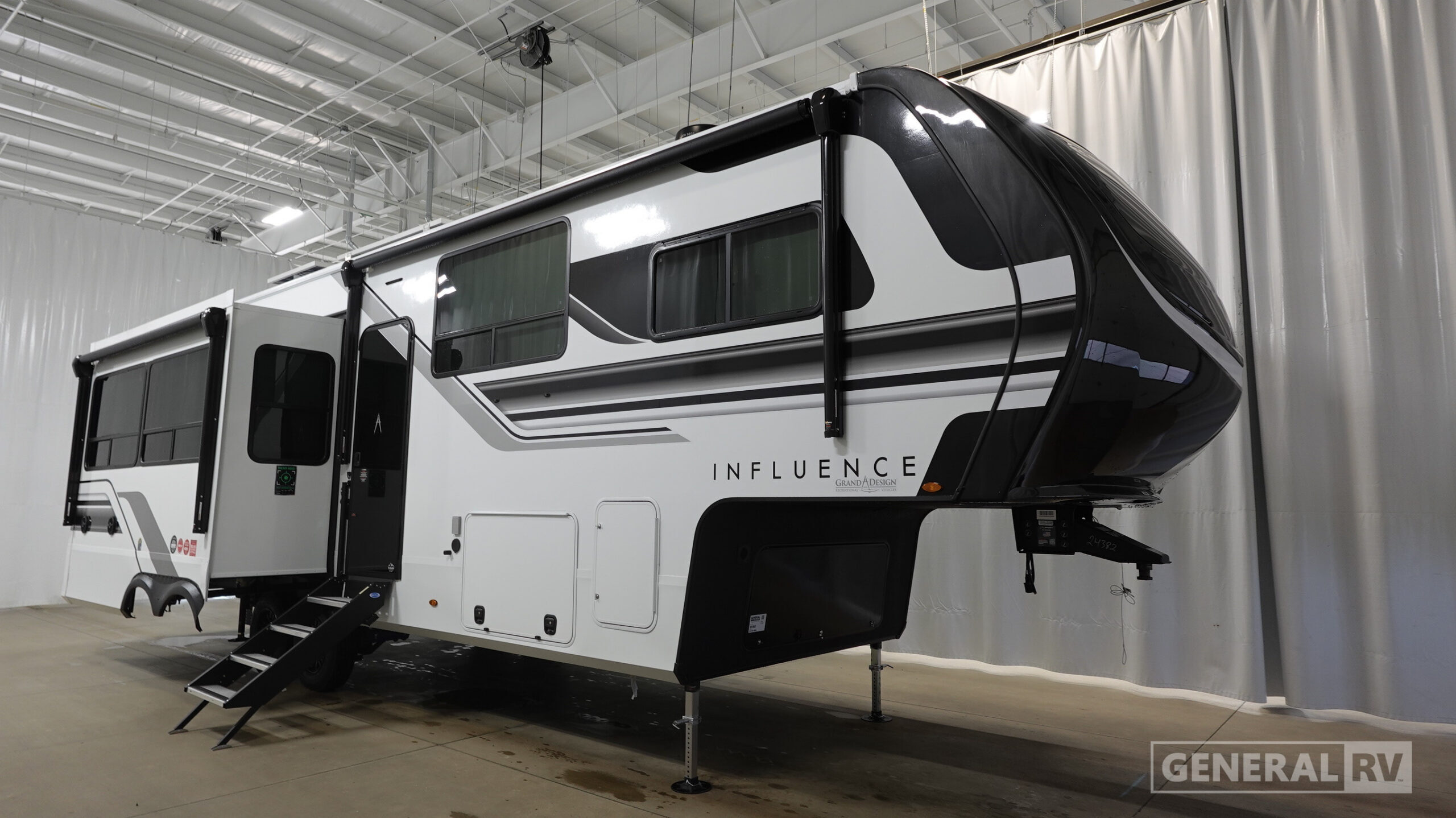 2027 Grand Design SOLITUDE 2903RL in birch run MI