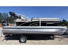 Bennington 23 M Fastback Review image