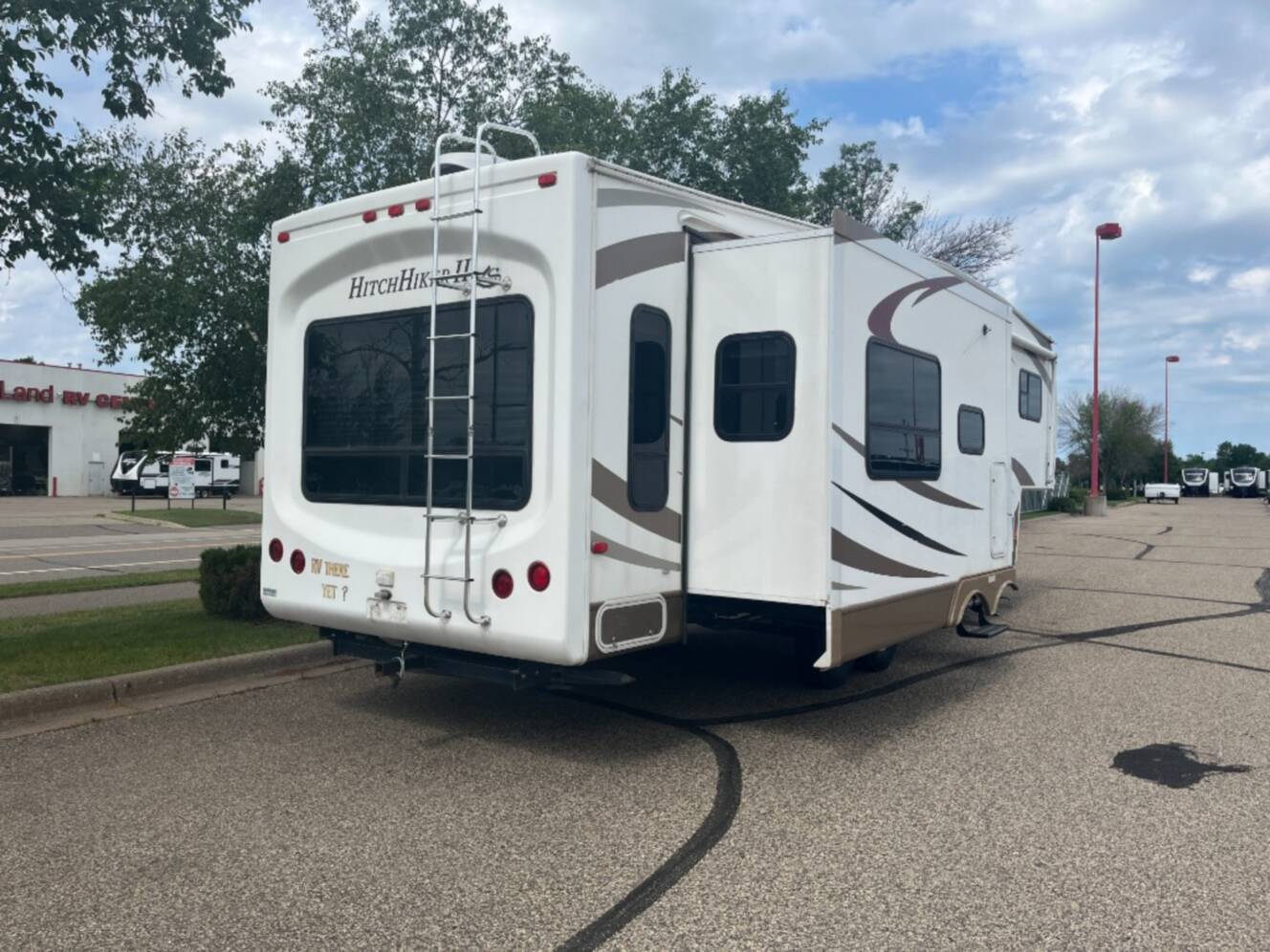 A photo of this 2008 Nuwa HitchHiker II LS 32.5 UKTG