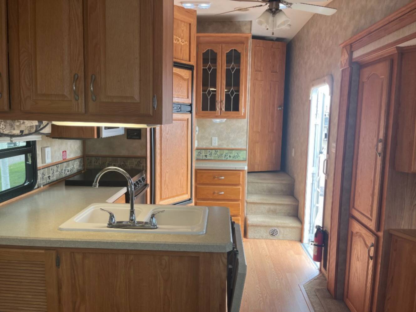 A photo of this 2008 Nuwa HitchHiker II LS 32.5 UKTG