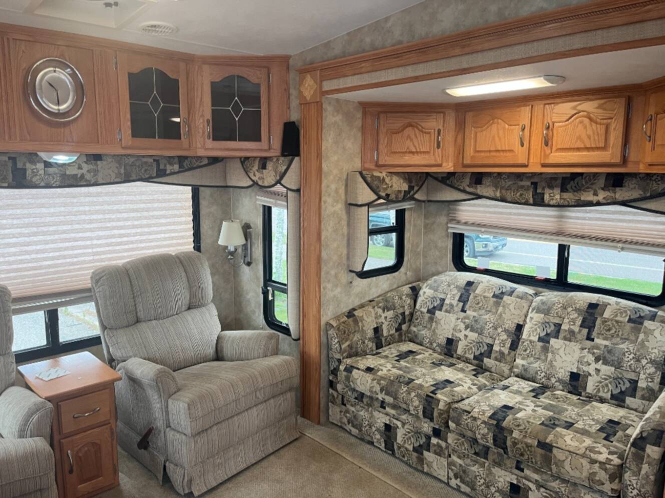 A photo of this 2008 Nuwa HitchHiker II LS 32.5 UKTG