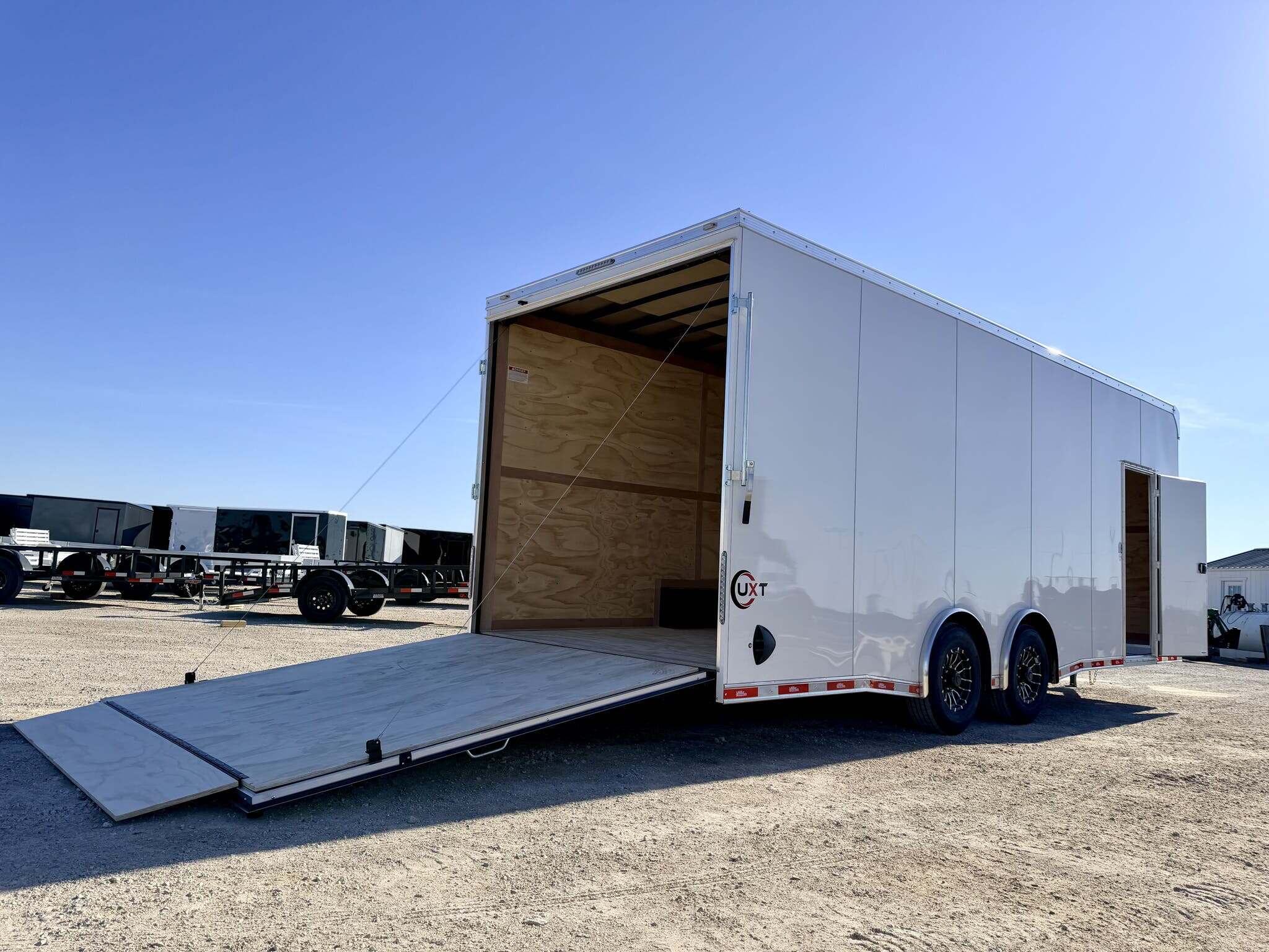 2026 United Trailers UXT 8.5x24 - 8' HEIGHT - COMMERCIAL GRADE in Goodfield, IL