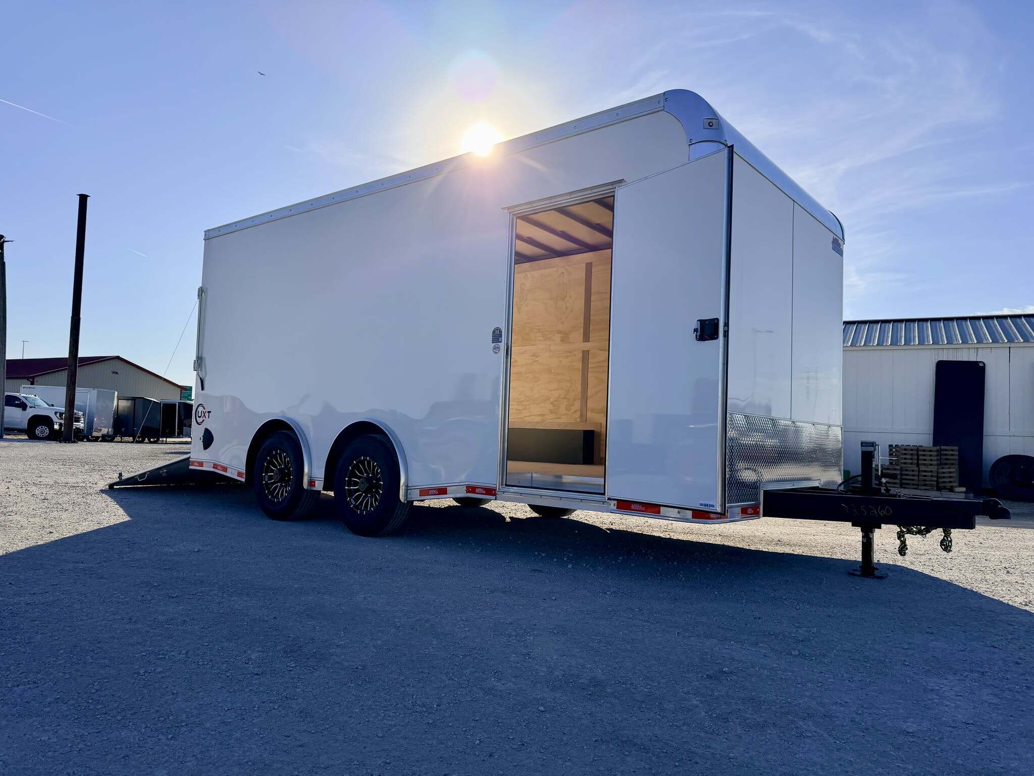 2026 United Trailers UXT 8.5X18 - 14,000 GVWR - COMMERCIAL GRADE in Goodfield, IL
