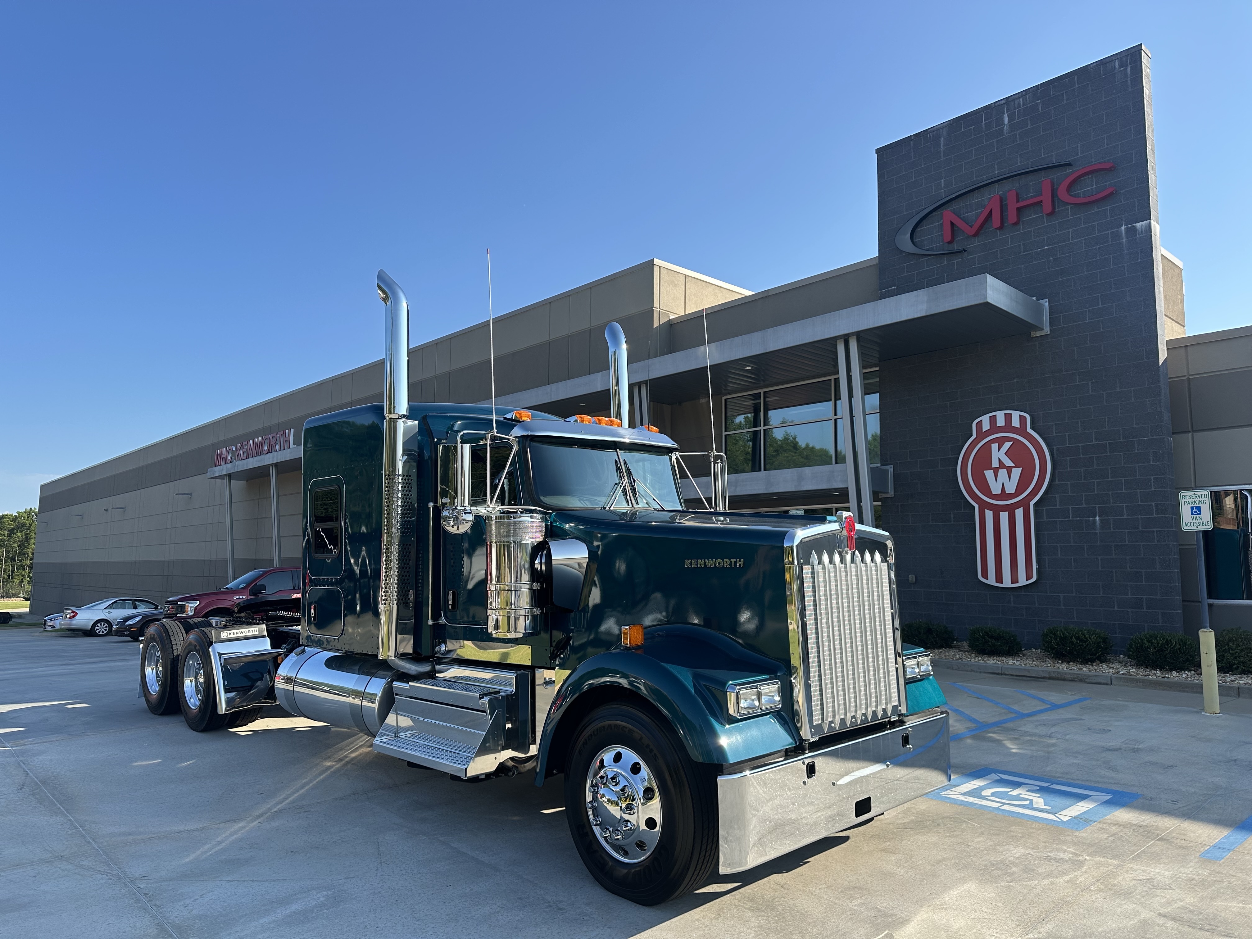 2027 KENWORTH W900L in Mcdonough, GA
