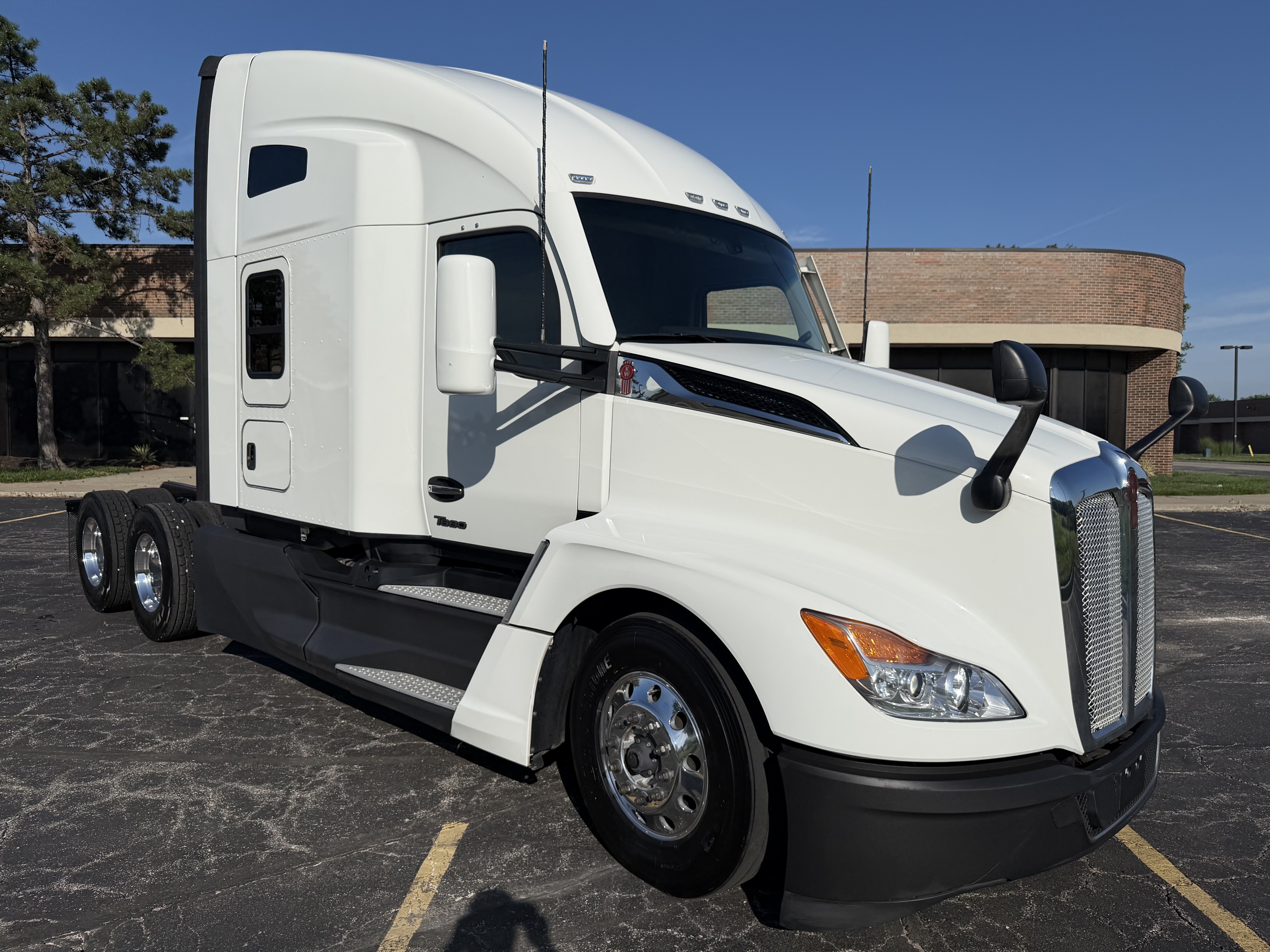 2023 KENWORTH T680 in Kansas City, MO