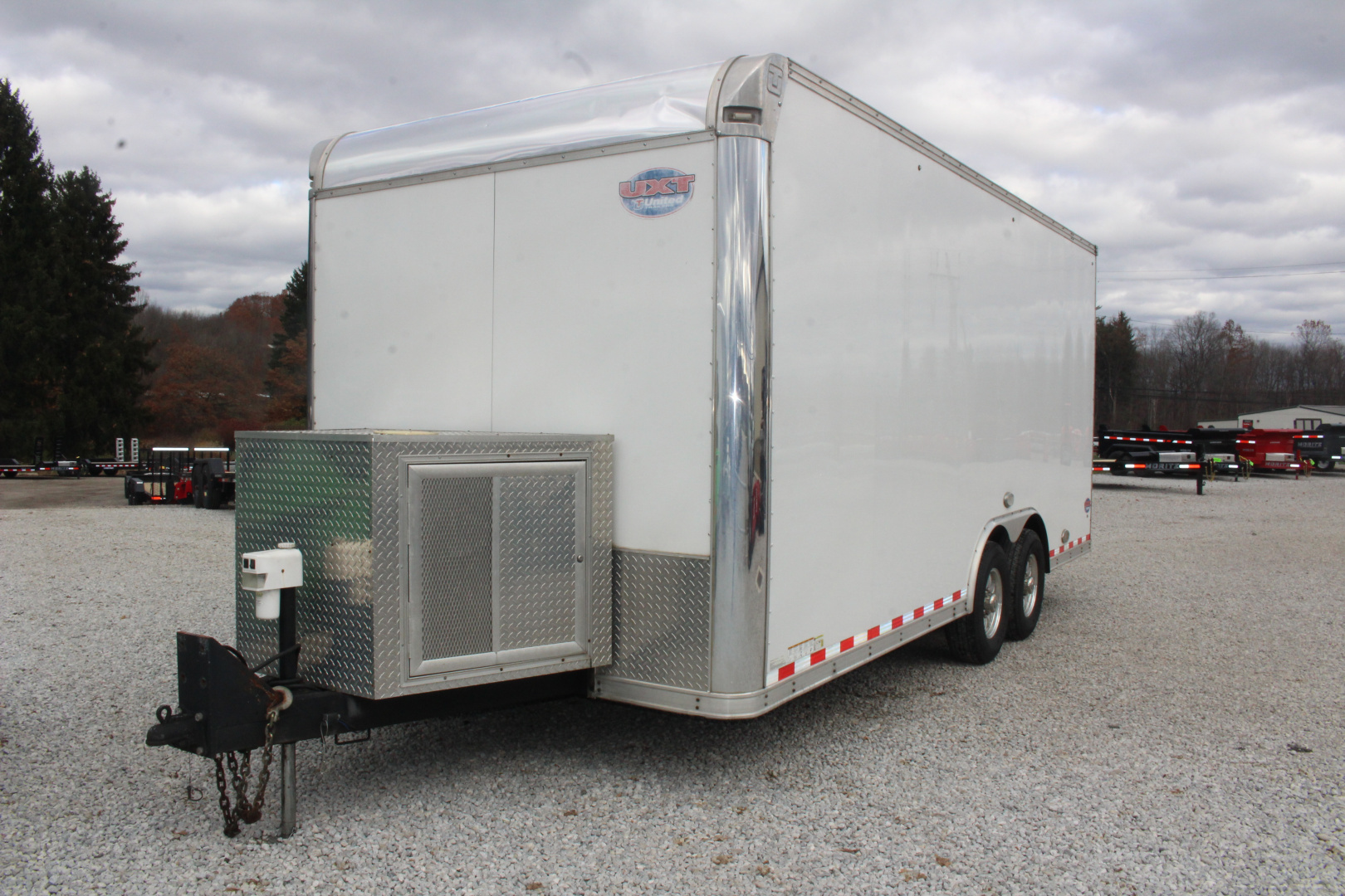 2019 United Trailers UXT-8.520TA60 in Newbury, OH