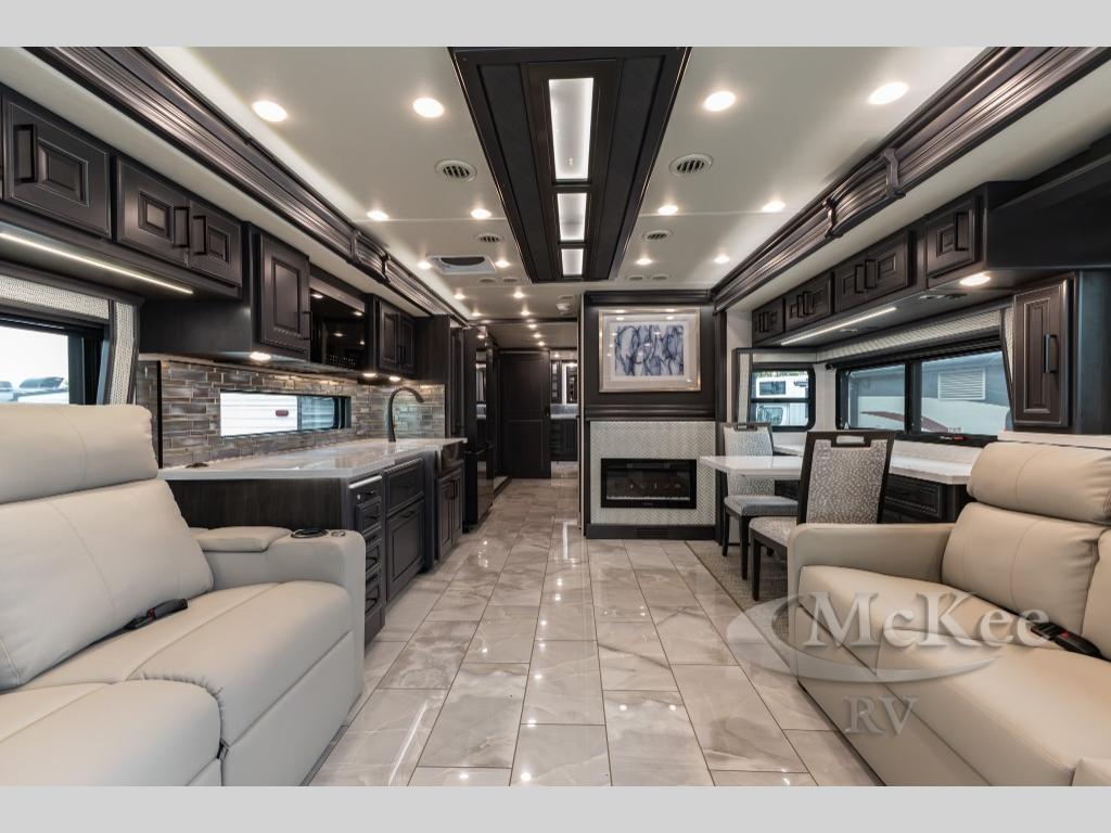 2027 Fleetwood Rv Discovery LXE 40M in perry IA