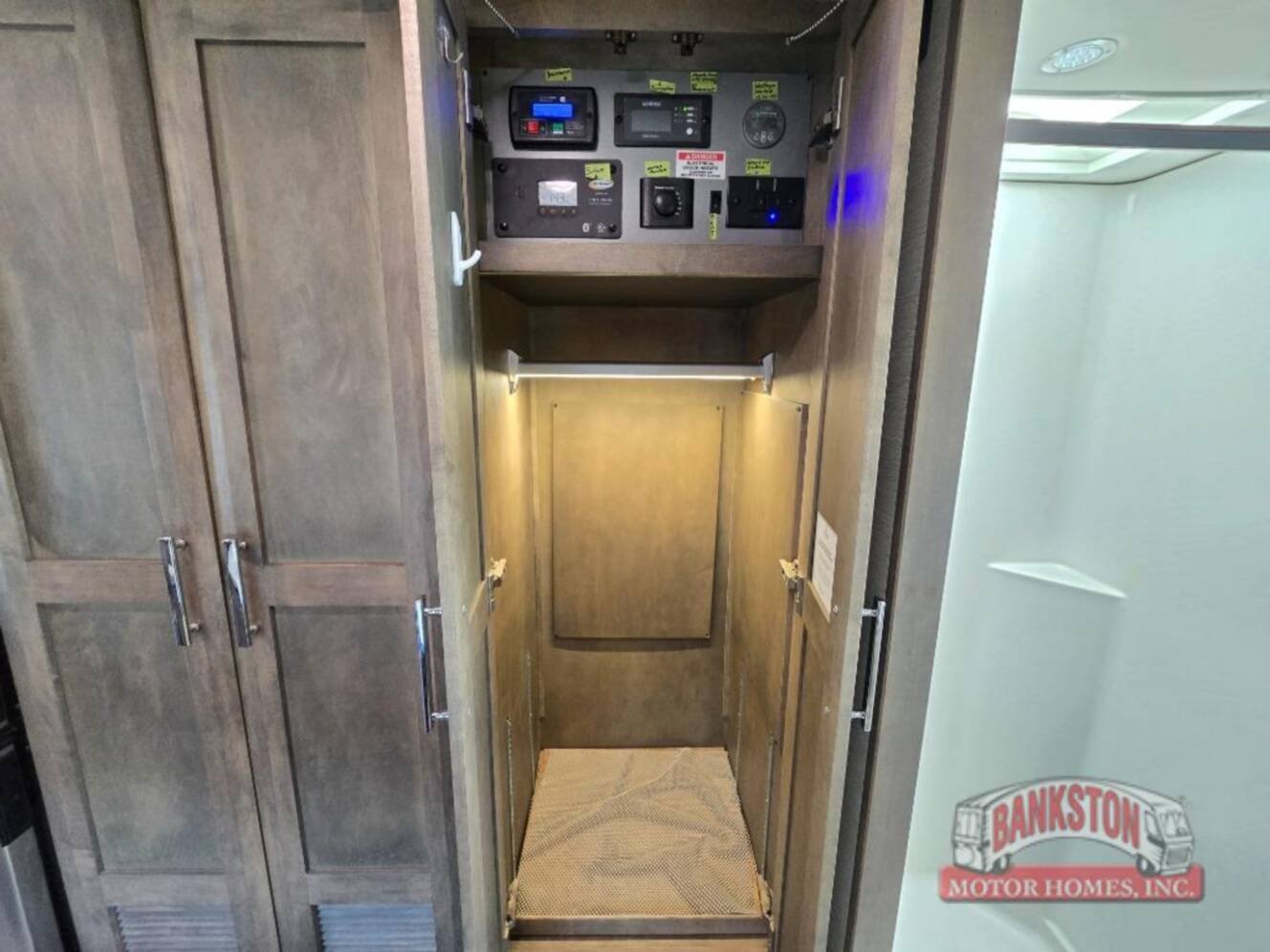 A photo of this 2023 Tiffin Motorhomes Wayfarer 25 JW
