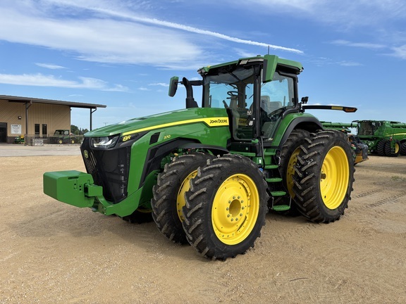 2023 John Deere 8R 370 in Effingham, IL