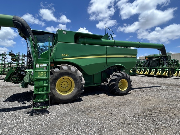 2017 John Deere S690 in Robstown, TX