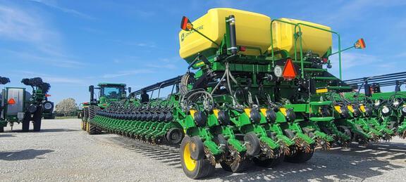 2022 John Deere DB90 in Upper Sandusky, OH