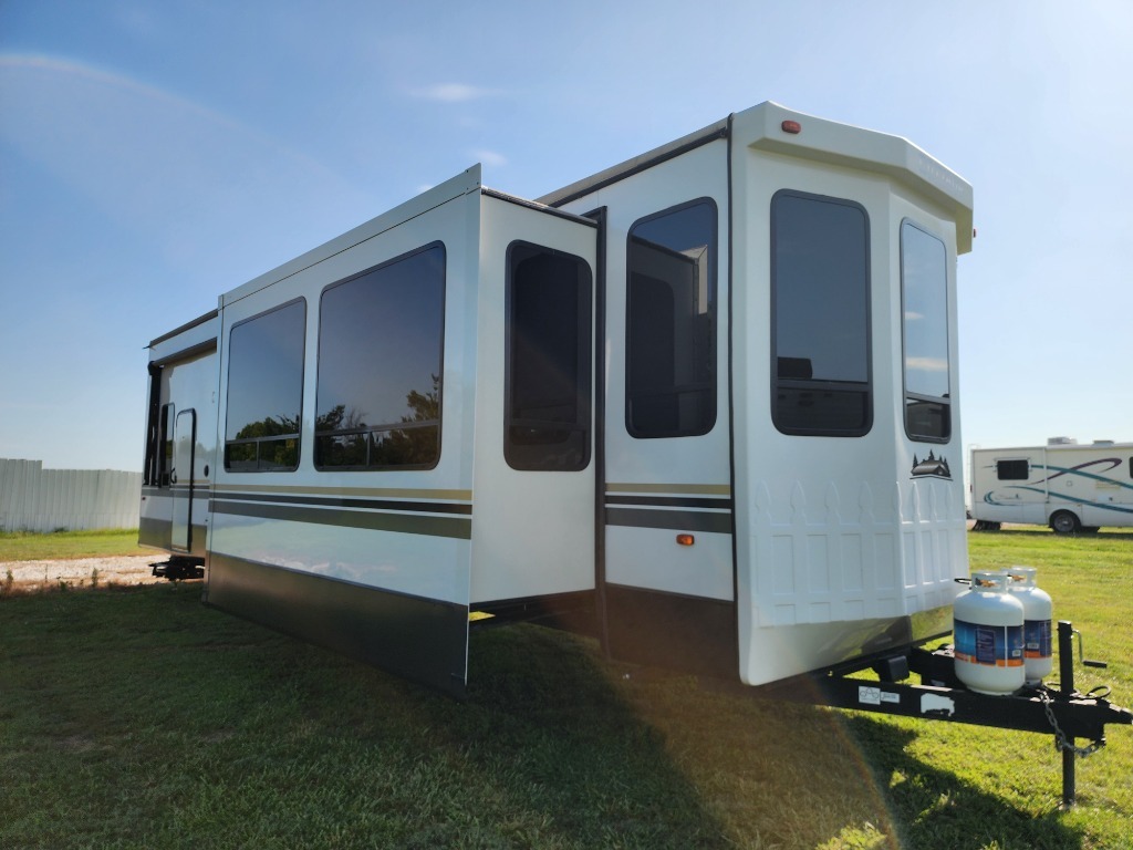 2022 Forest River Rv Cedar Creek Cottage 40CDL in carthage MO