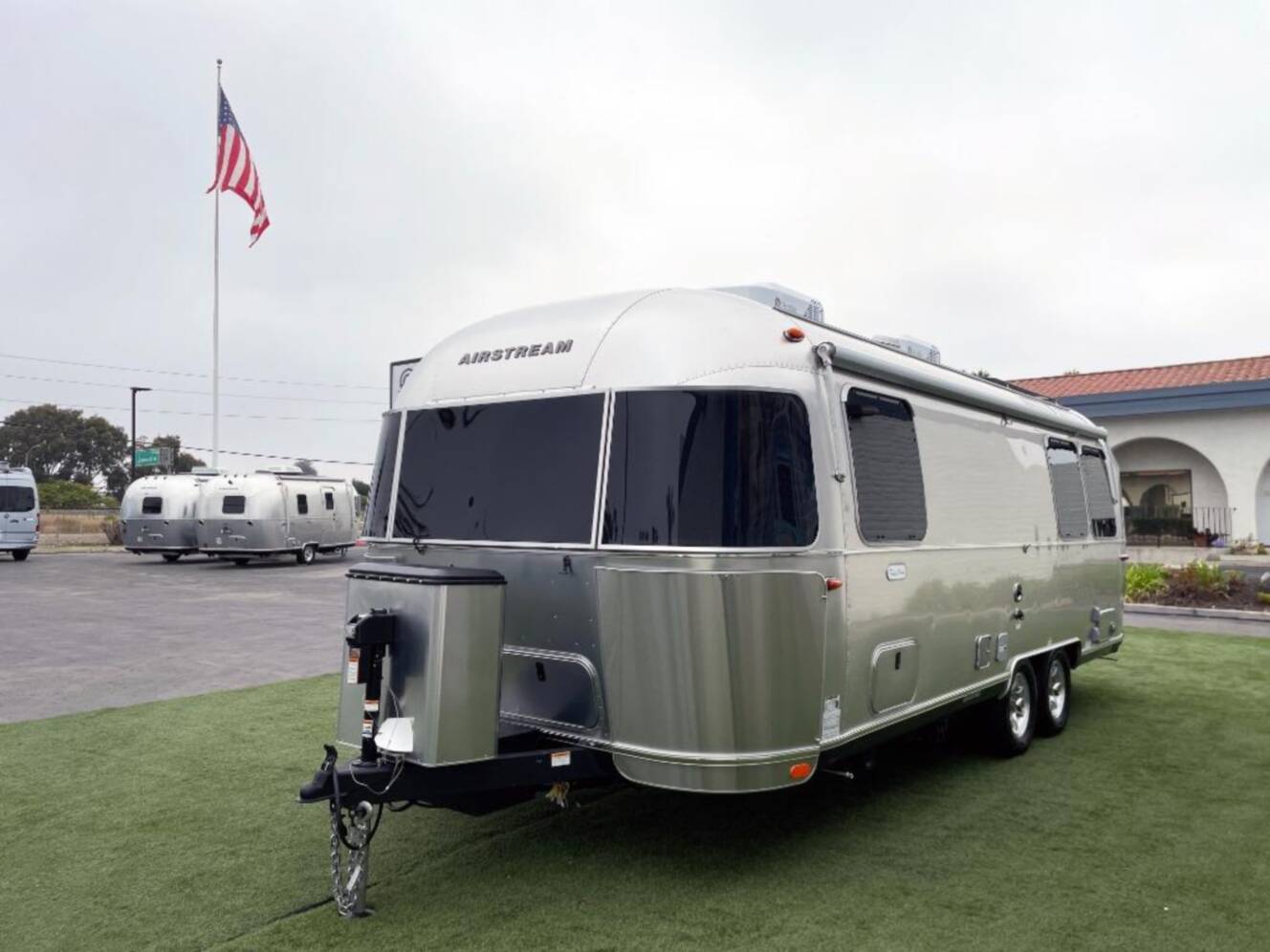 A photo of this 2026 Airstream Flying Cloud 25FBT