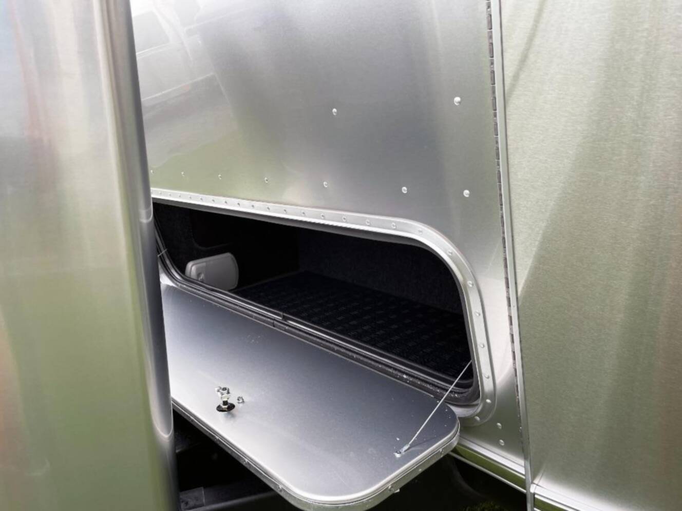A photo of this 2026 Airstream Flying Cloud 25FBT