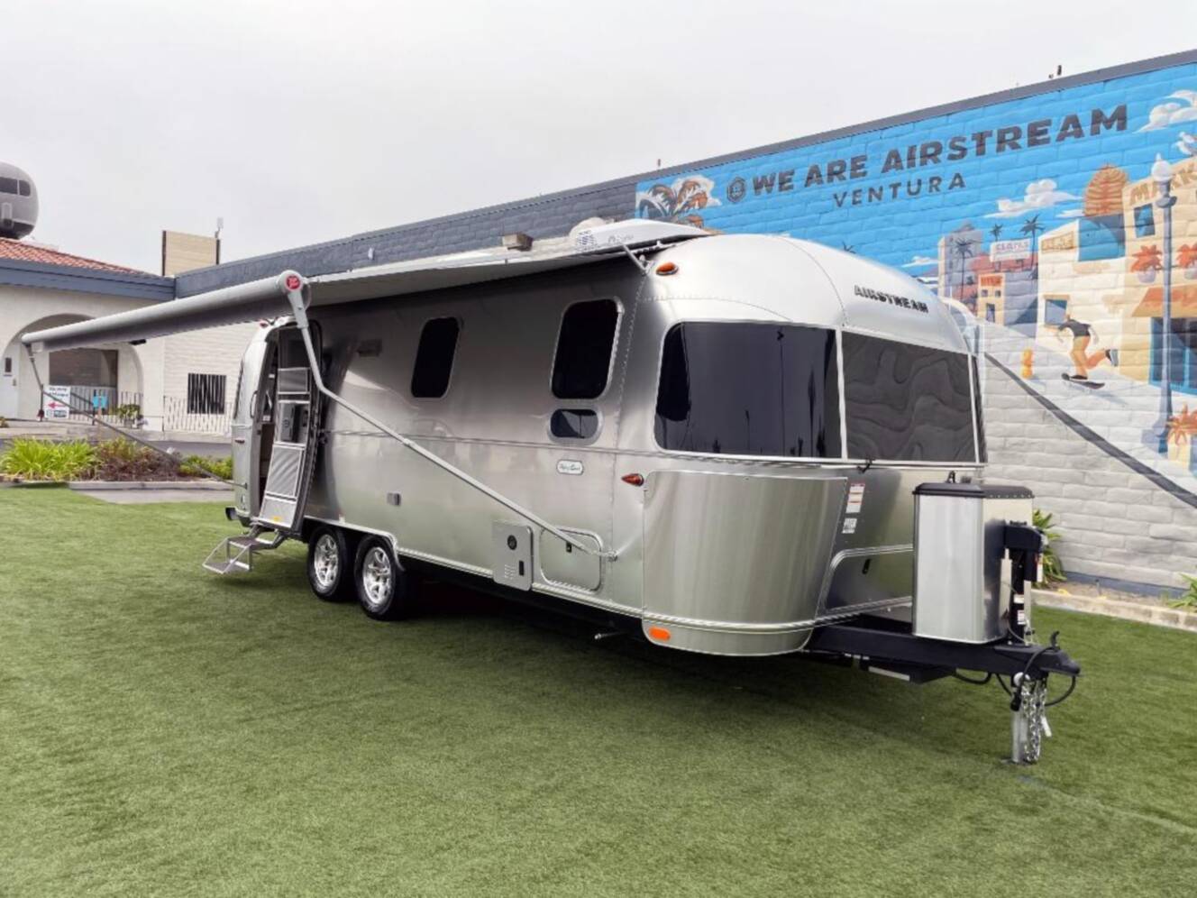 A photo of this 2026 Airstream Flying Cloud 25FBT