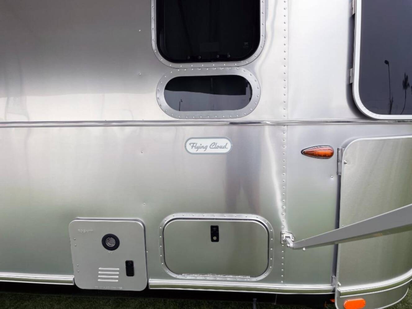A photo of this 2026 Airstream Flying Cloud 25FBT