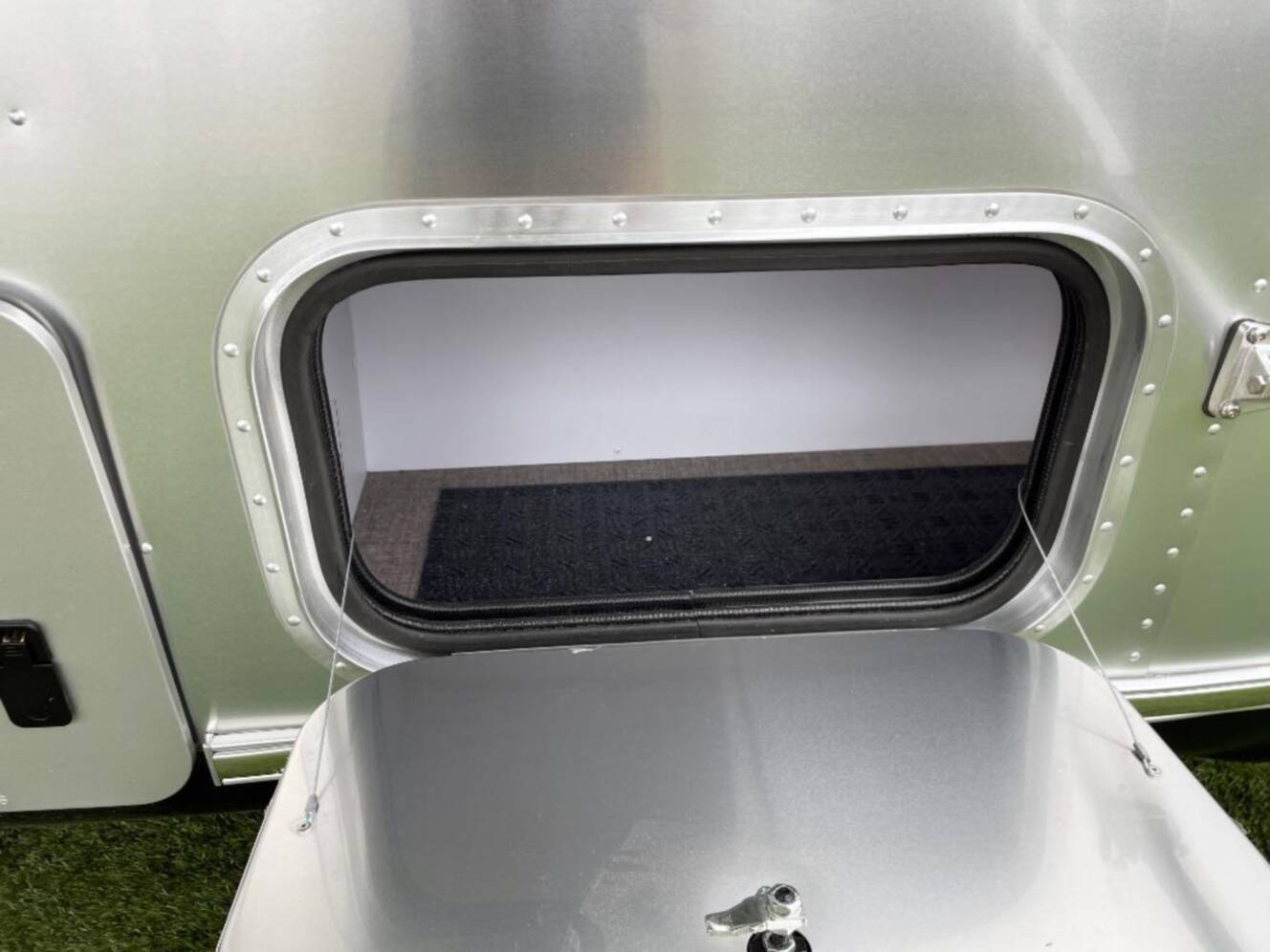 A photo of this 2026 Airstream Flying Cloud 25FBT