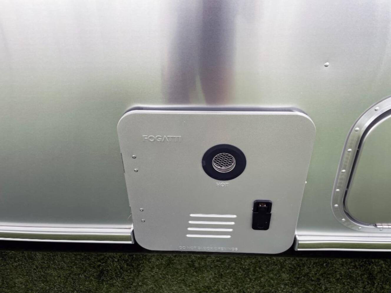 A photo of this 2026 Airstream Flying Cloud 25FBT