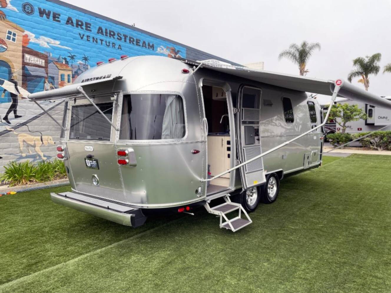 A photo of this 2026 Airstream Flying Cloud 25FBT