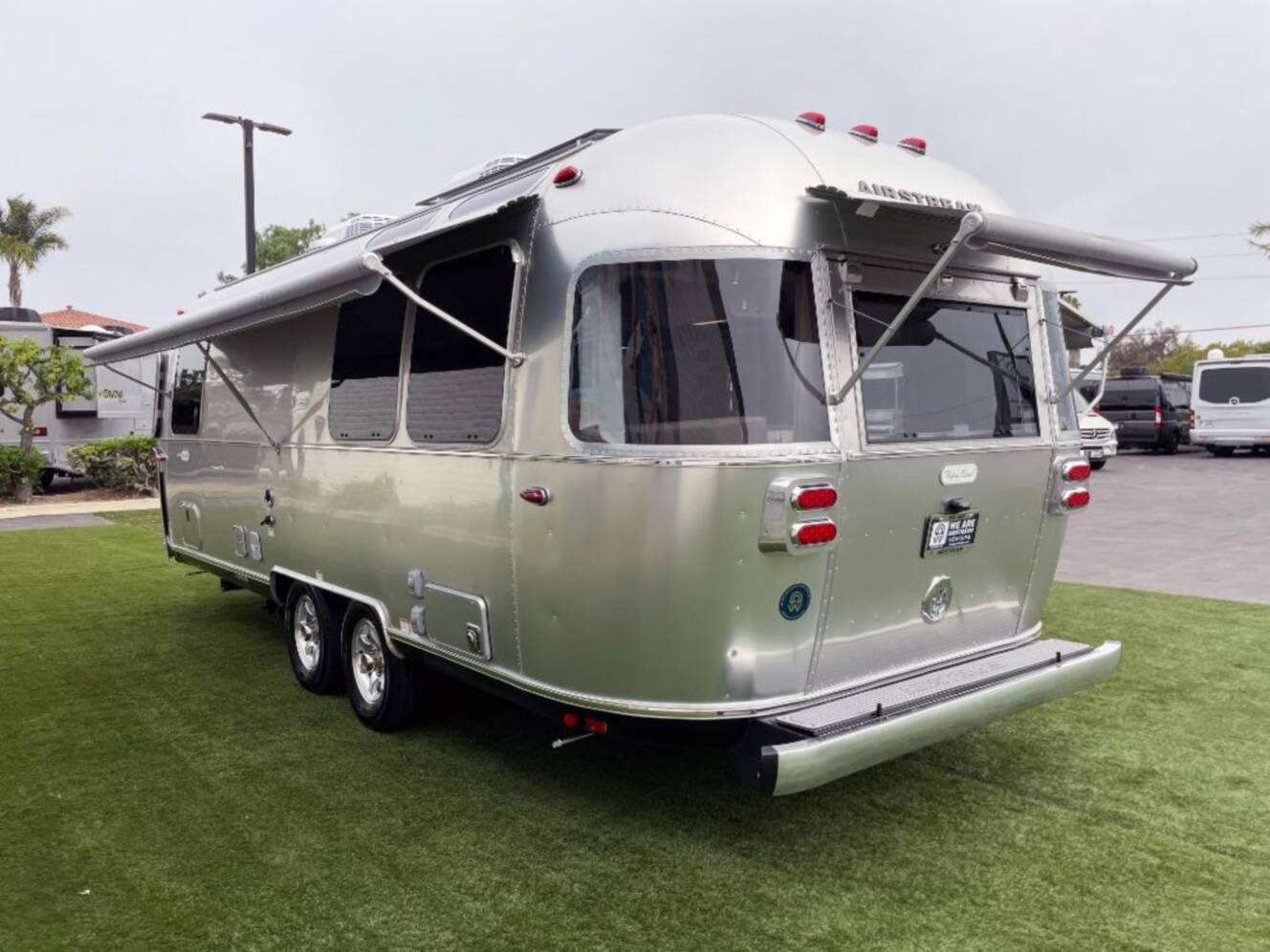 A photo of this 2026 Airstream Flying Cloud 25FBT