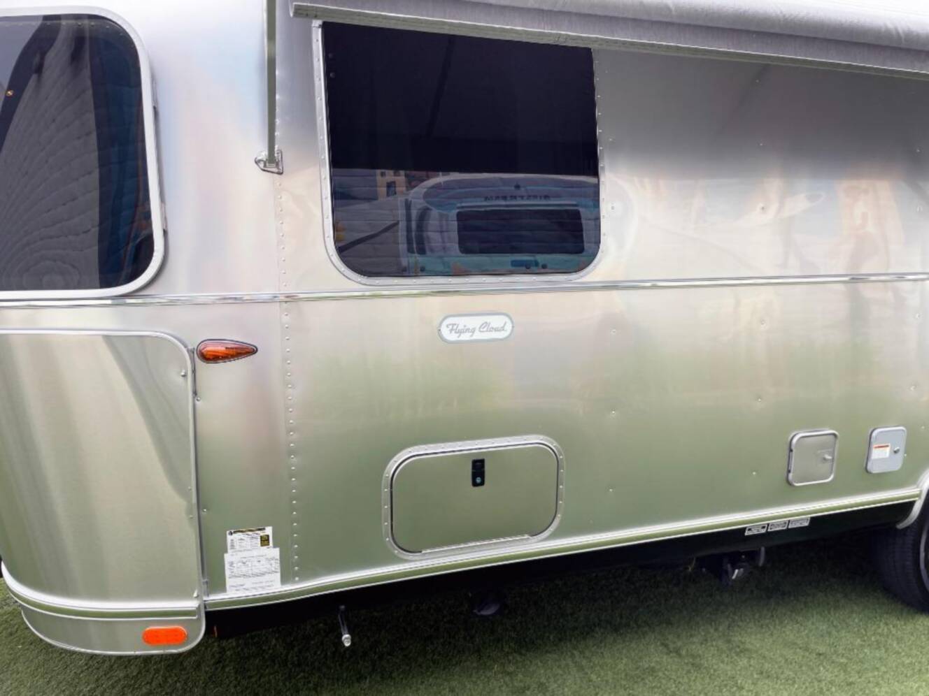 A photo of this 2026 Airstream Flying Cloud 25FBT