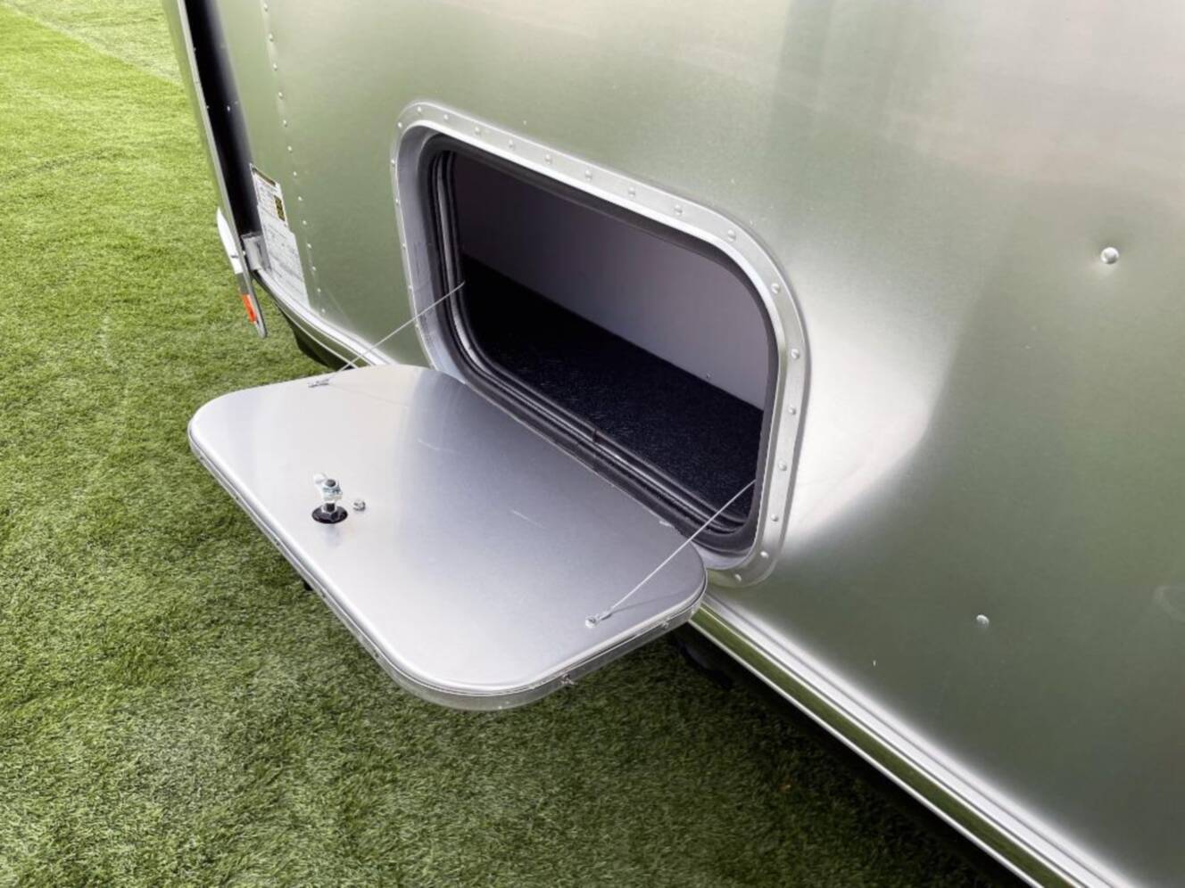 A photo of this 2026 Airstream Flying Cloud 25FBT