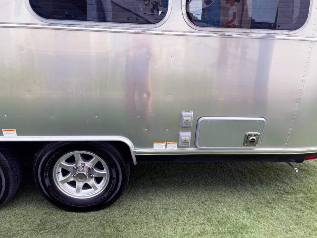A photo of this 2026 Airstream Flying Cloud 25FBT