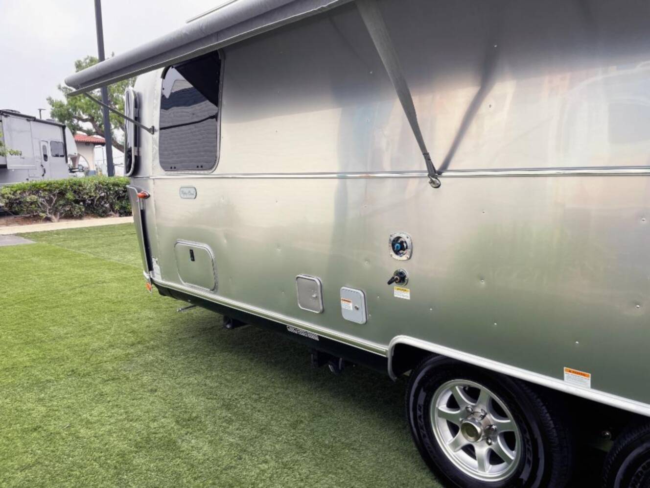 A photo of this 2026 Airstream Flying Cloud 25FBT