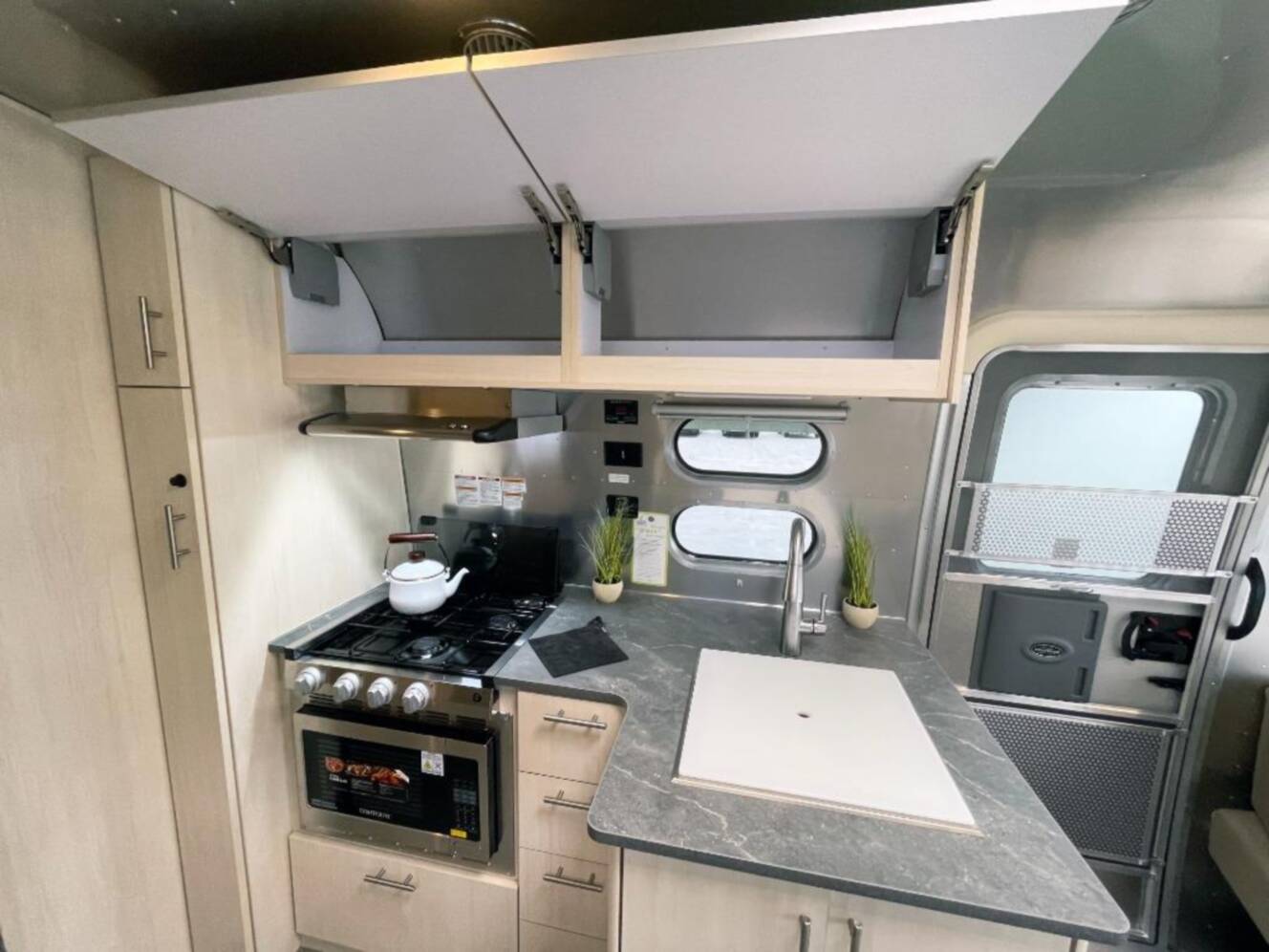 A photo of this 2026 Airstream Flying Cloud 25FBT