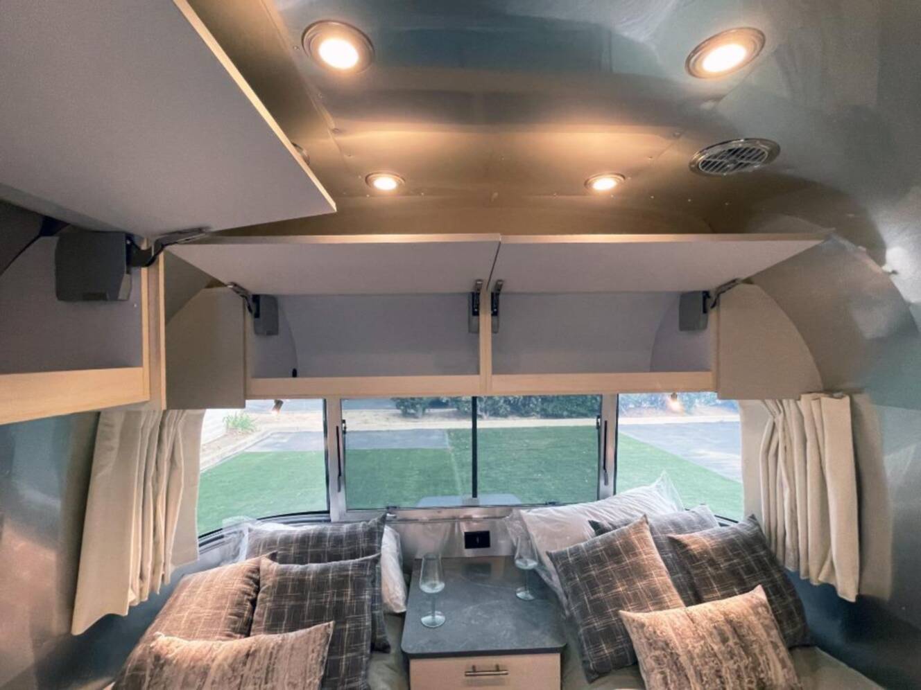 A photo of this 2026 Airstream Flying Cloud 25FBT