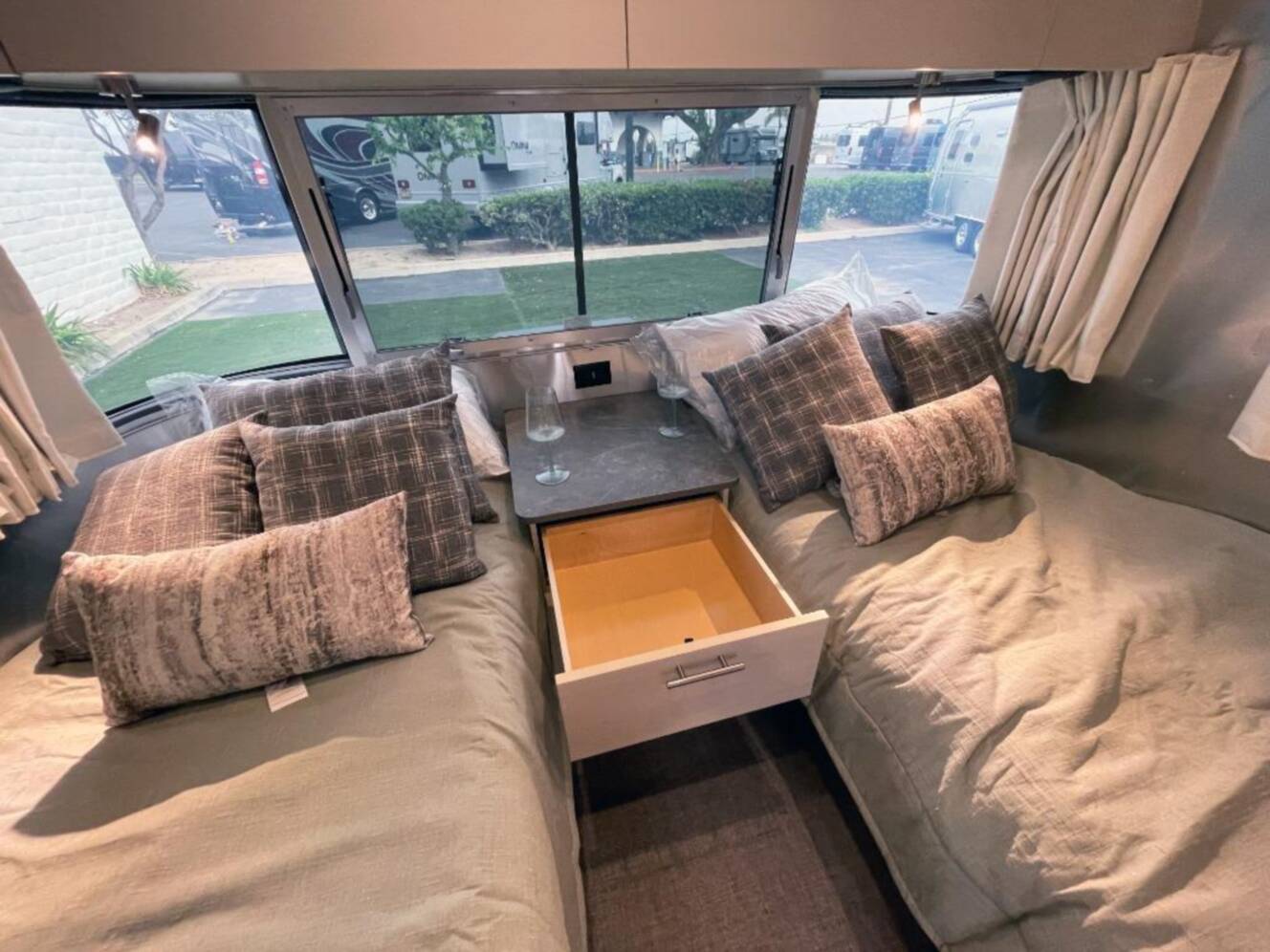 A photo of this 2026 Airstream Flying Cloud 25FBT