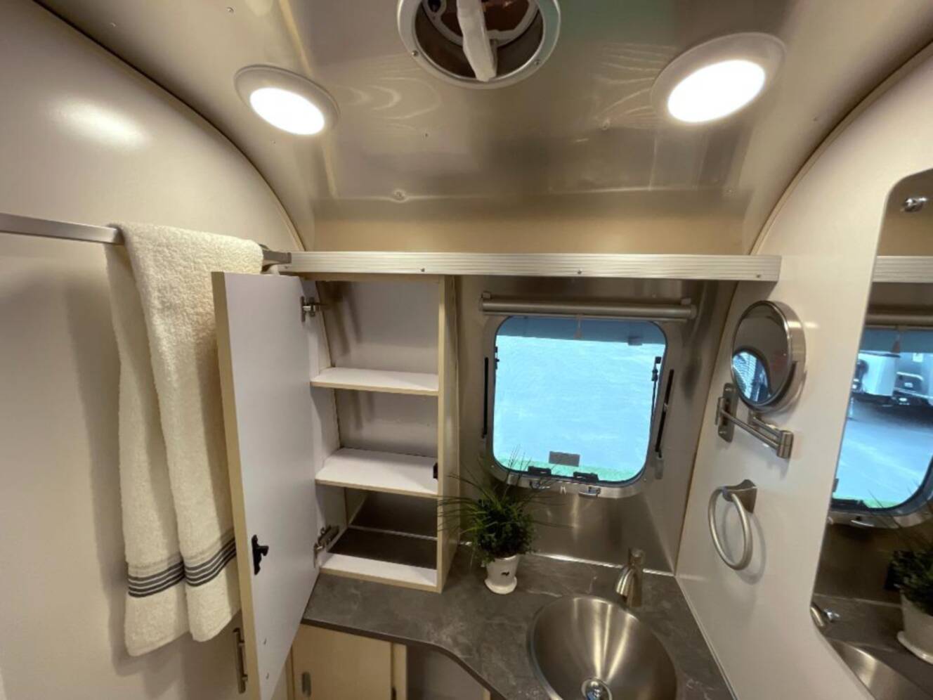 A photo of this 2026 Airstream Flying Cloud 25FBT