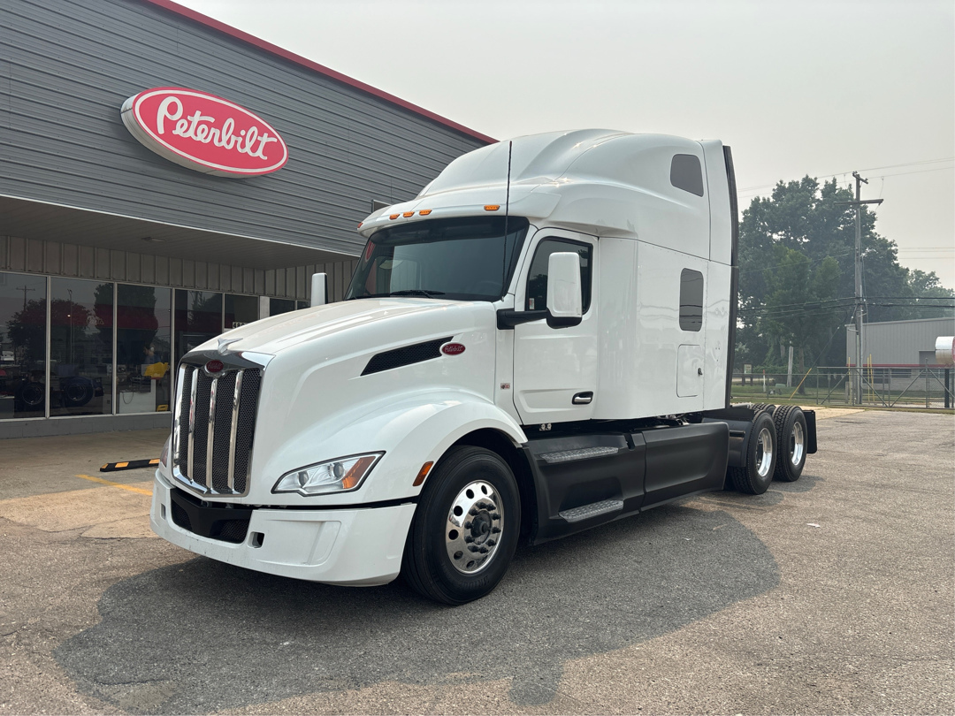 2023 PETERBILT 579 in Wyoming, MI